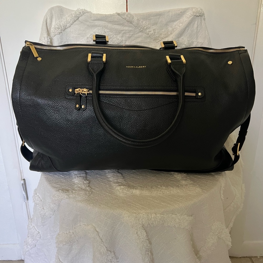 Hook & Albert Women's Black Leather Garment Weekender